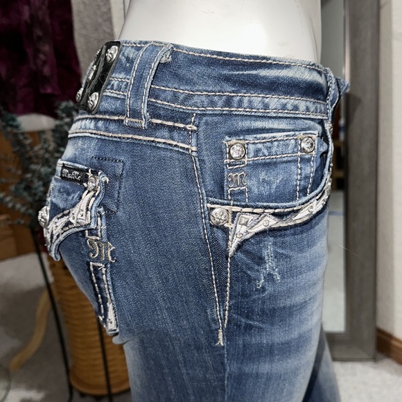 29/34 Miss Me  MidRise boot like new - Picture 4 of 9